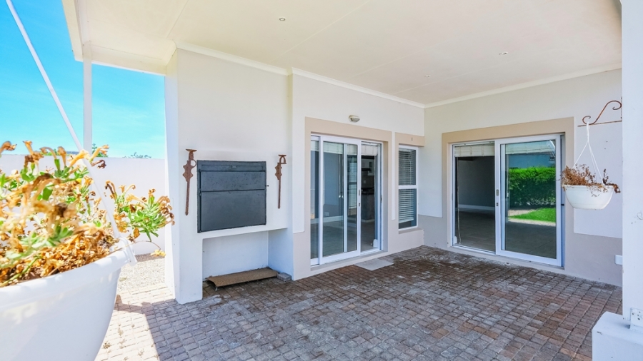 To Let 3 Bedroom Property for Rent in Kingswood Golf Estate Western Cape